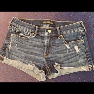 Abercrombie women’s low rise denim shorts size 27